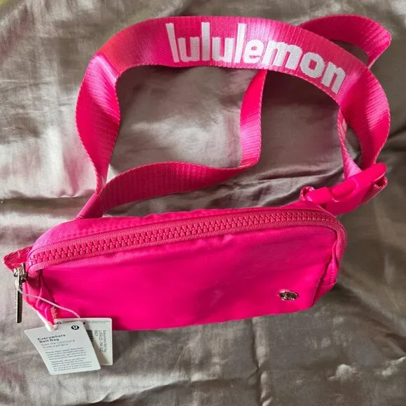 Brand New LULULEMON Pink Everywhere Crossbody / Belt Bag with tags (NWT) - Picture 3 of 4
